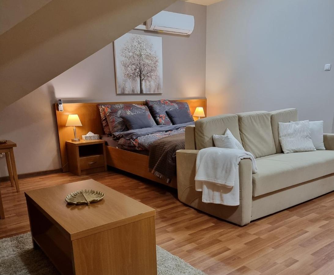 Relax Wellness Manzard Hajduszoboszlo Lägenhet Exteriör bild