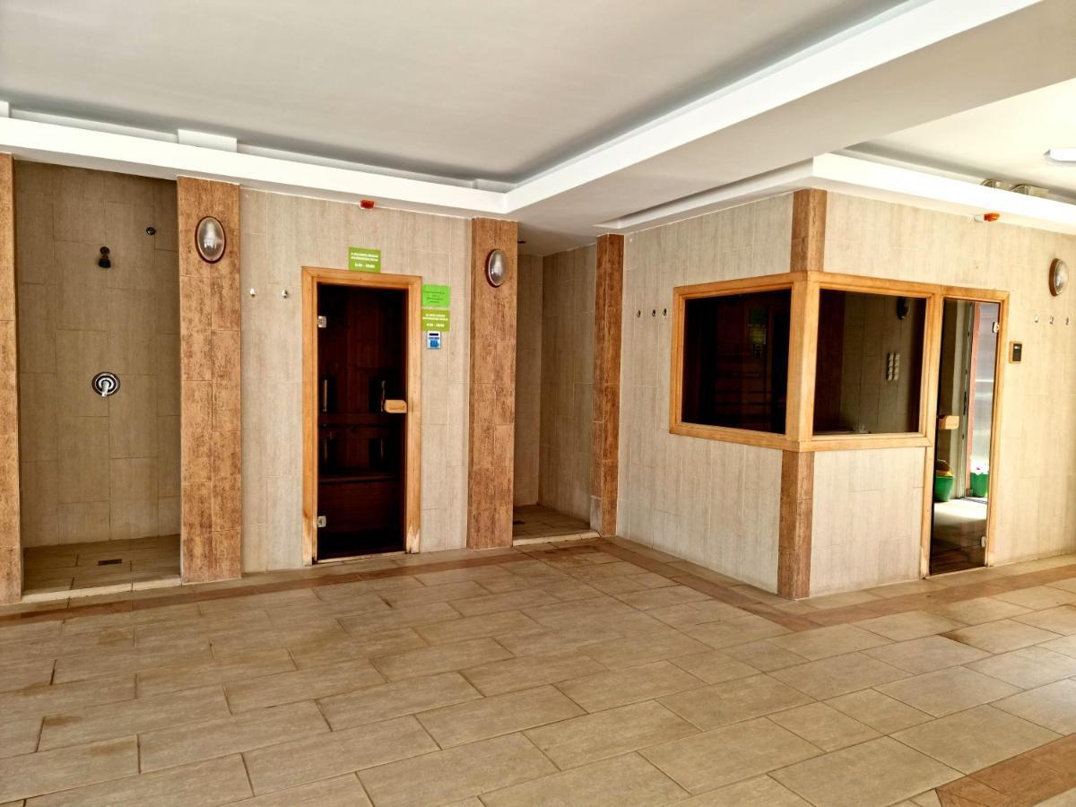 Relax Wellness Manzard Hajduszoboszlo Lägenhet Exteriör bild
