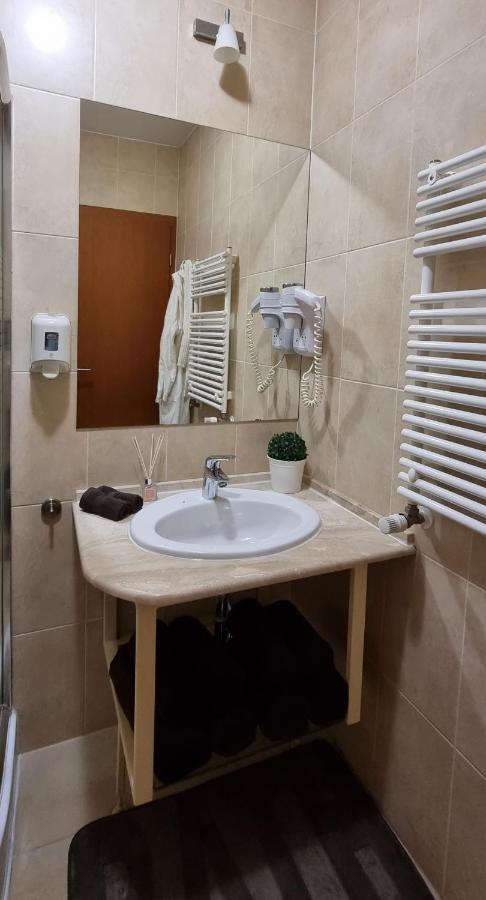 Relax Wellness Manzard Hajduszoboszlo Lägenhet Exteriör bild